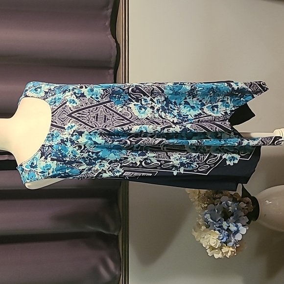 Roaman's Shark Bite Floral Top - Picture 1 of 9